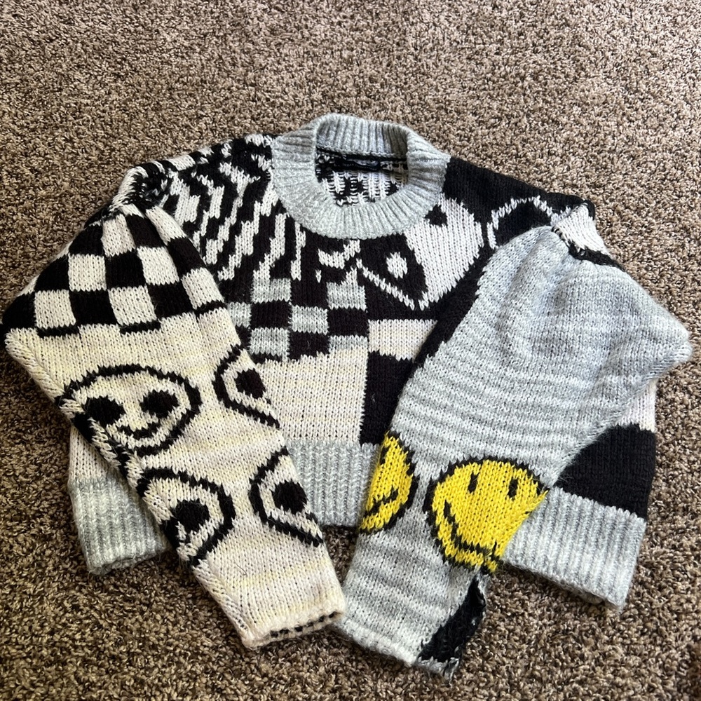 Urban Outfitters Black and Gray Patterned Sweater - Picture 5 of 15